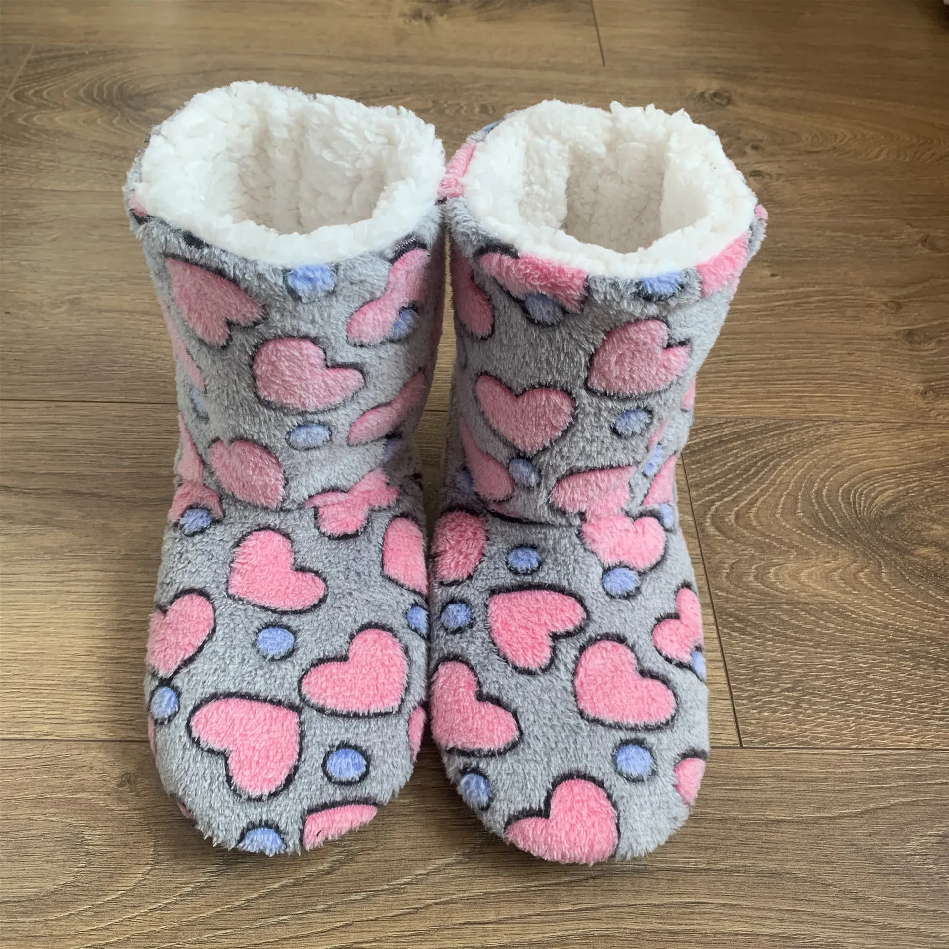 

Зимние домашние тапочки, женские нескользящие теплые мягкие домашние плюшевые хлопковые женские напольные туфли с сердечками и любовью, рождественские подарки