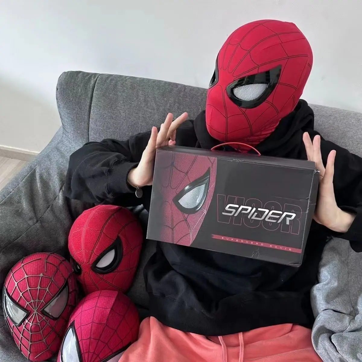 Image of Auf Lager Miles Spider-Man4 1:1 Maßstab Elektronische Maske mit Beweglichen Leuchtenden Augen Cosplay-Spielzeug Geschenk für Jungen