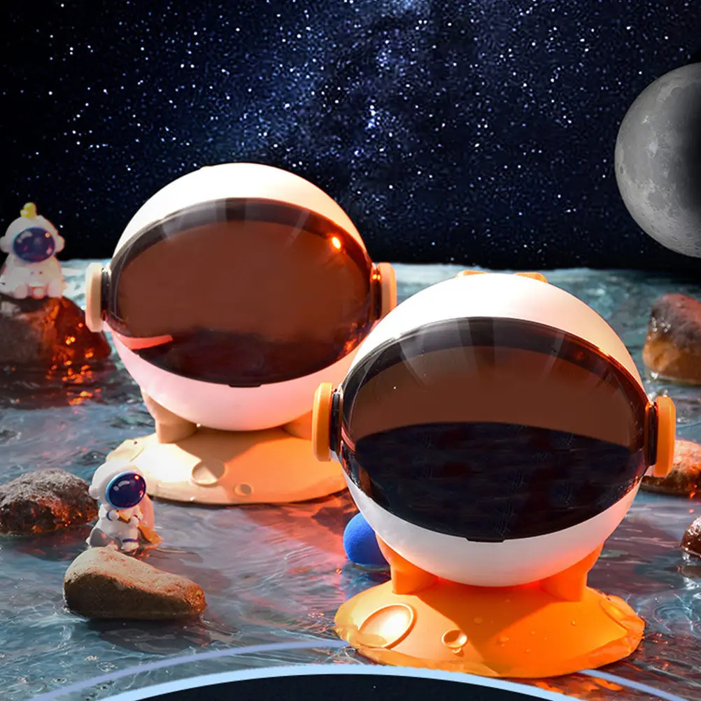 

Astronaut Desktop Trash Can Mini Plastic Small Trash Bin With Lid For Home Office Bedroom Living Room Odor-Proof Creative Waste