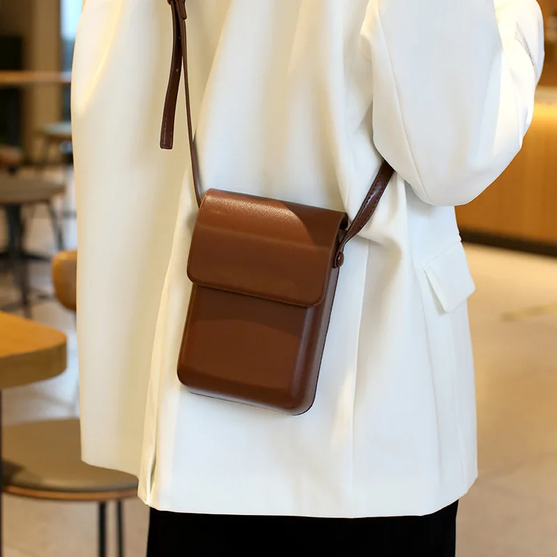 

Women's Bag New fashion messenger small square bag Korean style textured mobile phone bag