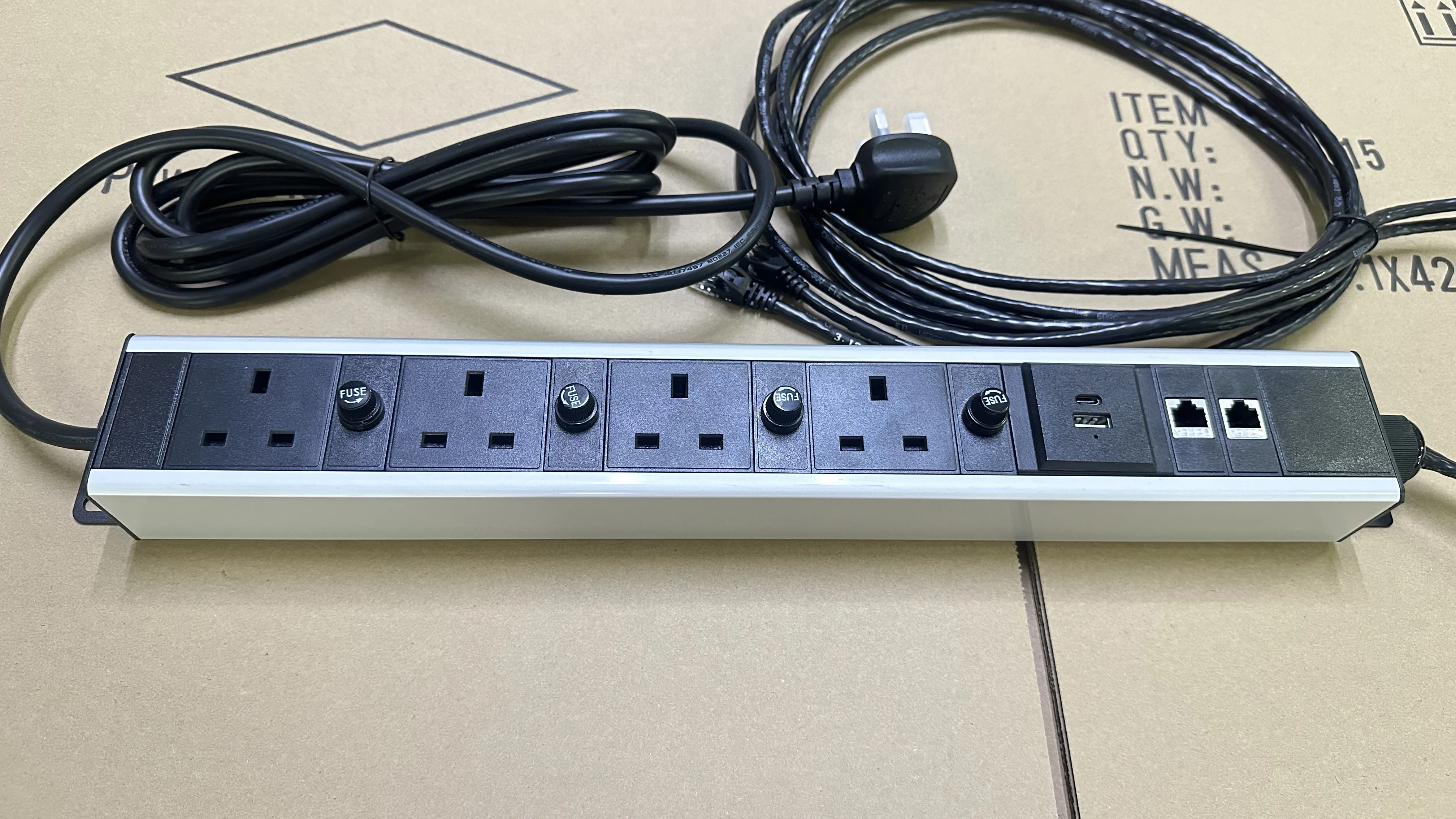 Rack Mounts Pdu Power Strip Uk Pdu OEM Underdesk PDU Customized Power Twin USB Charge A+C HMDI Cat6 Loading protection UK Plug