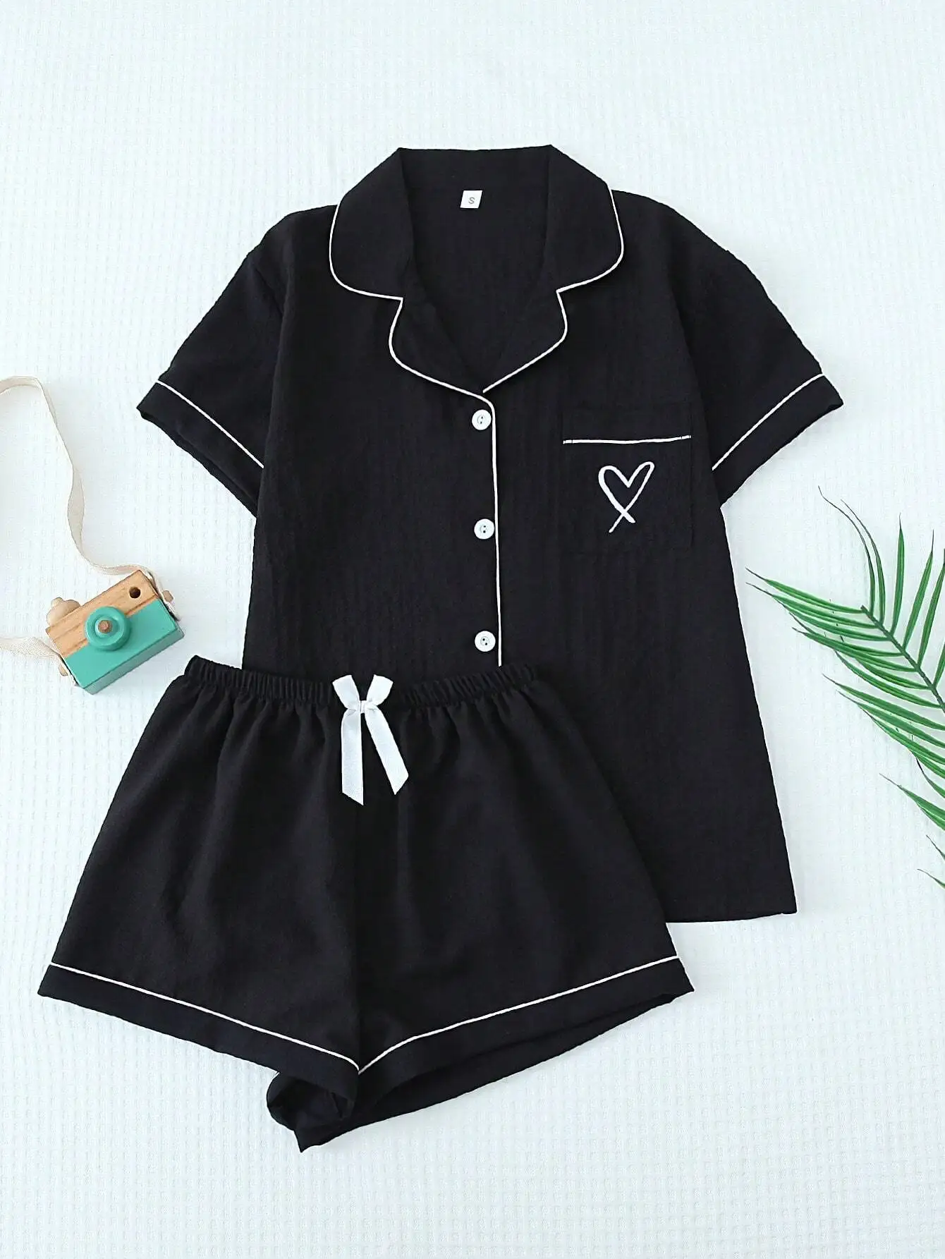 

Women Pajamas Summer Contrast Trim Collar Pocket Heart Graphic Button Up Top and Bowknot Shorts Pajama Set Pijamas Women