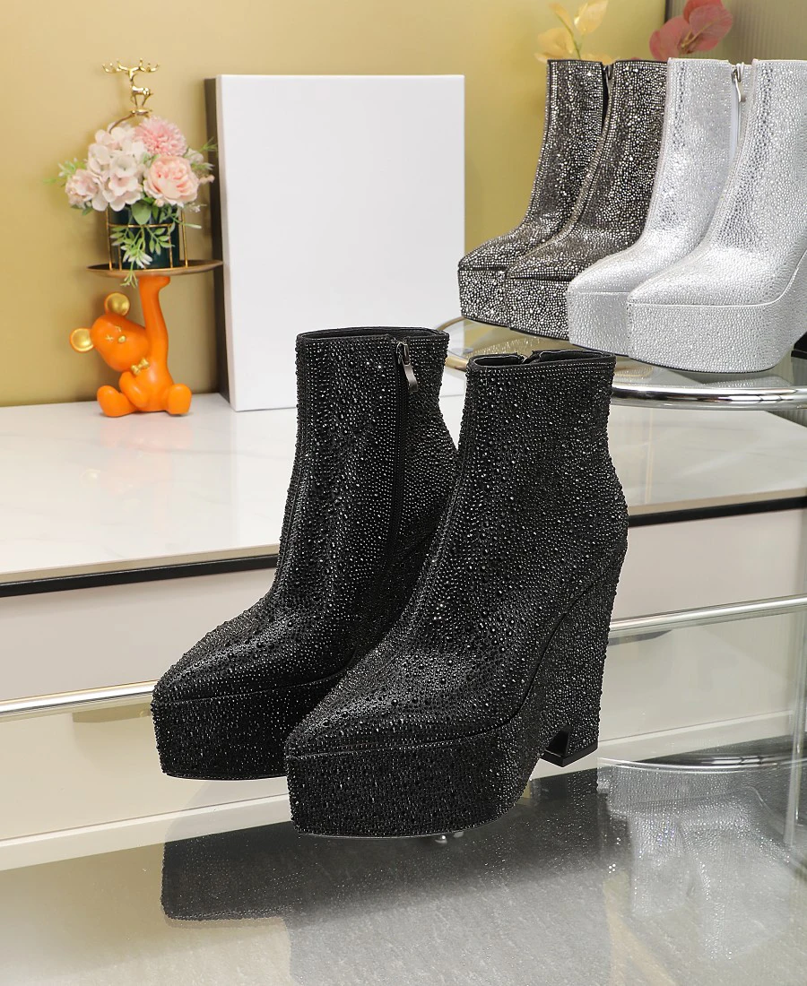 Drilling fabric super high heel short boots, 14.5cm heel to increase height and thin, rhinestone upper shining and eye-catching.