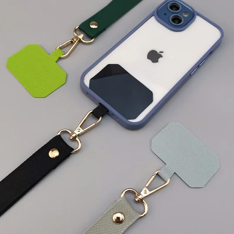 

Приготовьте диагональный шнурок с подвесным шнурком для шеи, который не стягивает шею, чтобы предотвратить потерю шнурка