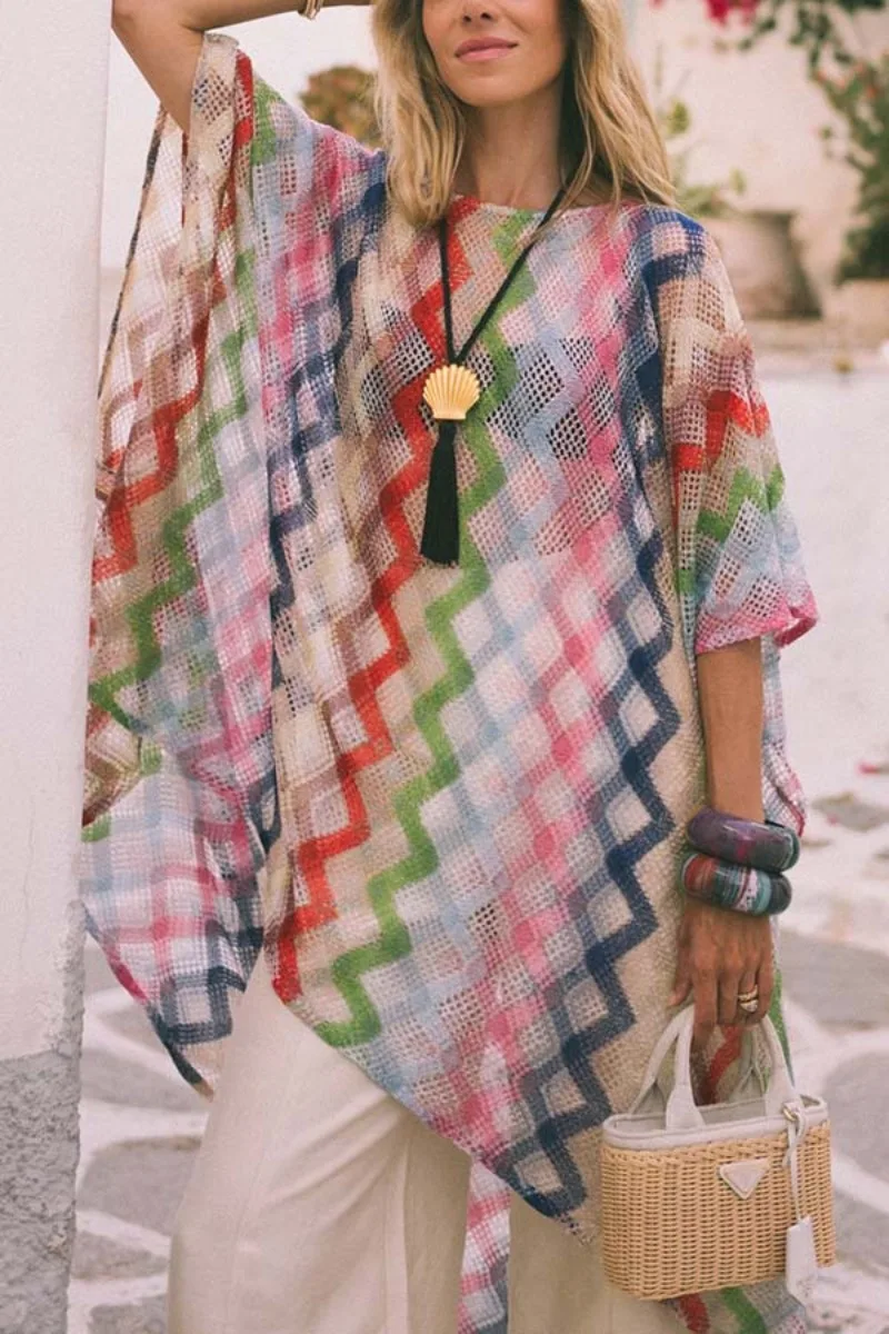 Boho-Strandkleid mit geometrischem Print, hohlem Netzstoff, Fledermausärmeln und unregelmäßigem Schnitt – lockere Sommer-Strandbluse – Detail 7
