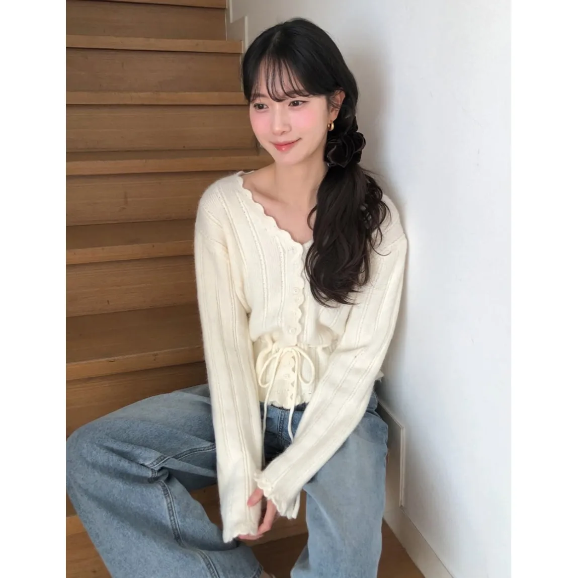 

Chic Early Spring Korean Style Sweet V-neck Waist-cinching Fashionable Versatile Knitted Top Women's Fashion 2026