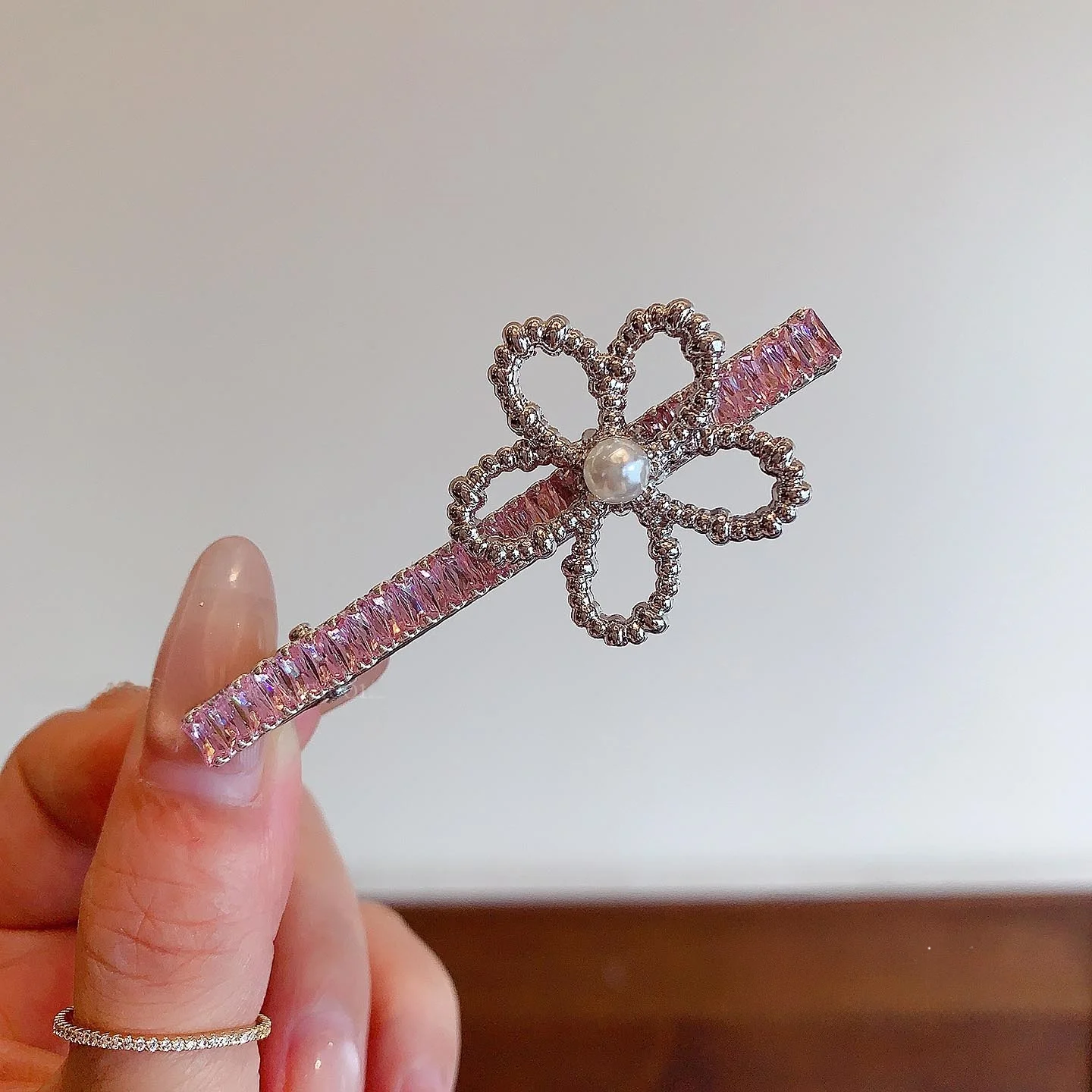 acessorios-de-cabelo-florais-rosa-da-moda-presilhas-de-cabelo-com-diamantes-brilhantes-presilha-lateral-versatil-e-fofa-para-franja-novo-estilo-de-verao