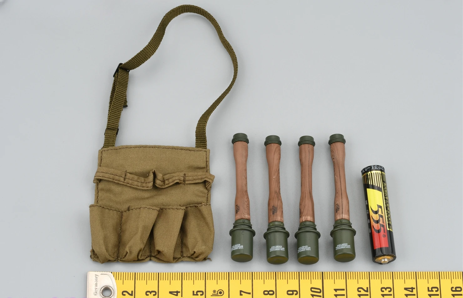 

Minitimes 1/6 Soldier M035 M037 Grenade & Bag Model for 12 ''88 Division