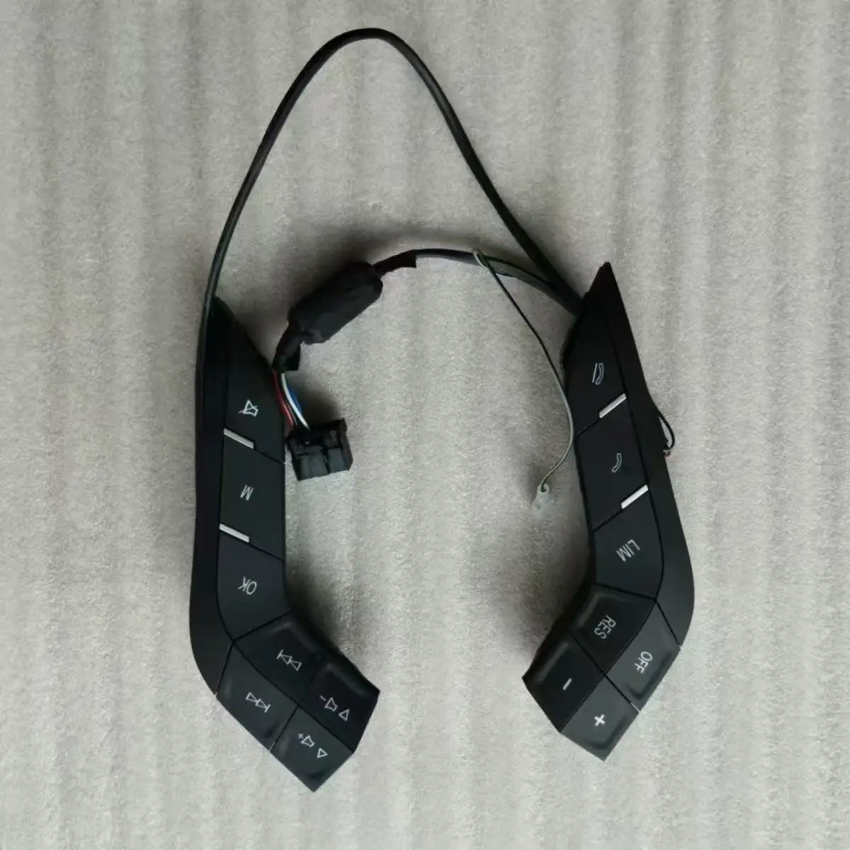 

For Sinotruk Sitrak C9H G7S G5S Multifunctional Volume Speaker Steering Wheel Button Truck Parts