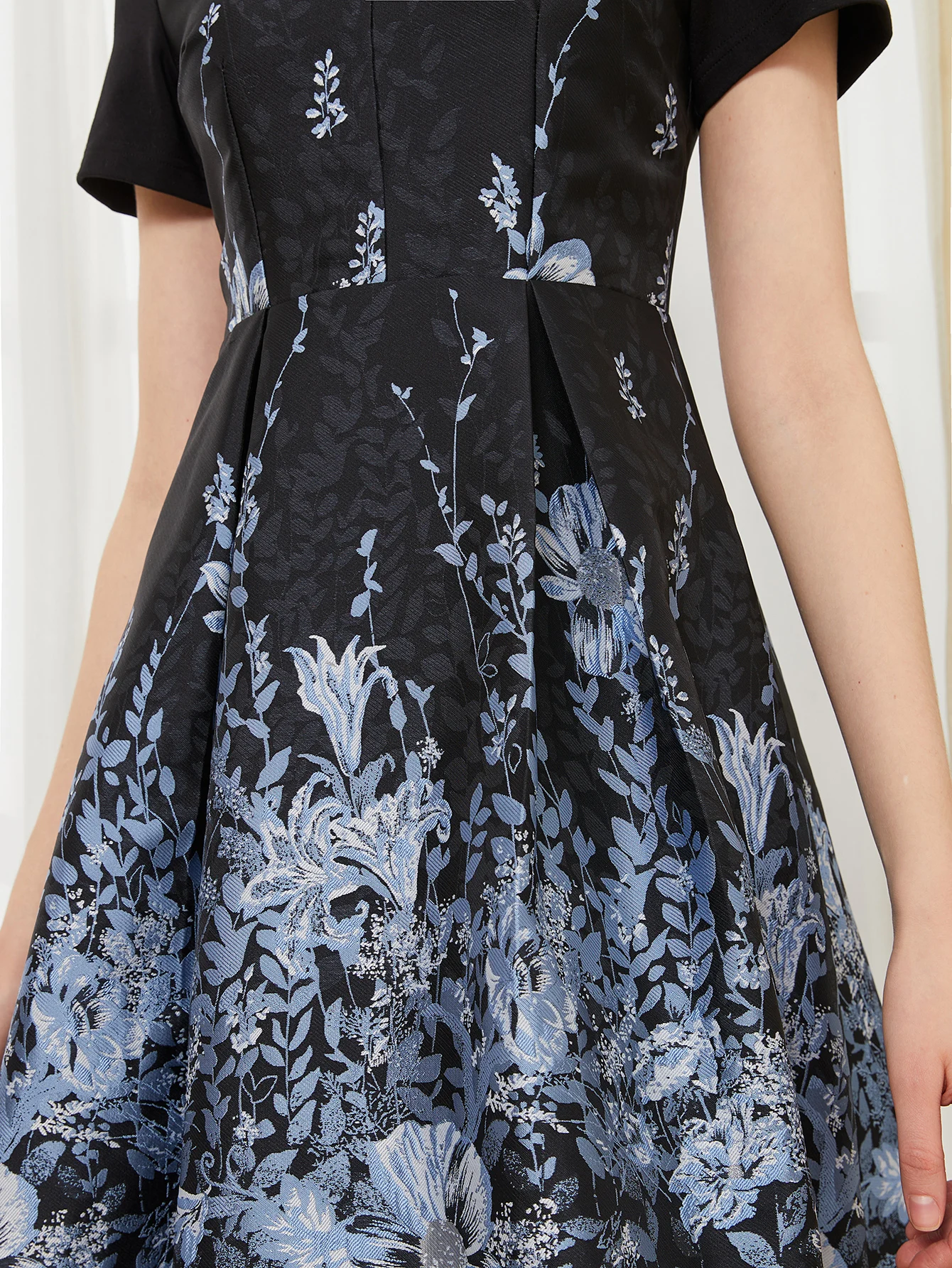 Abito a maniche corte a trapezio in vita jacquard nero con scollo a V di eleganza francese Data di pendolarismo Elegante Teadress dimagrante