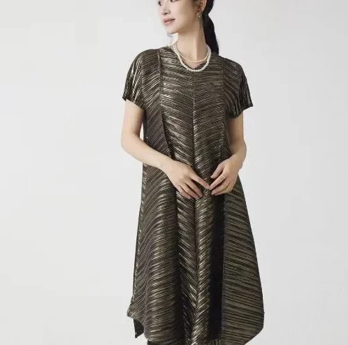 Women's Dresses Miyake Folds 2025 Summer New French V-neck Dress Loose Ladies Casual Shopping Dress