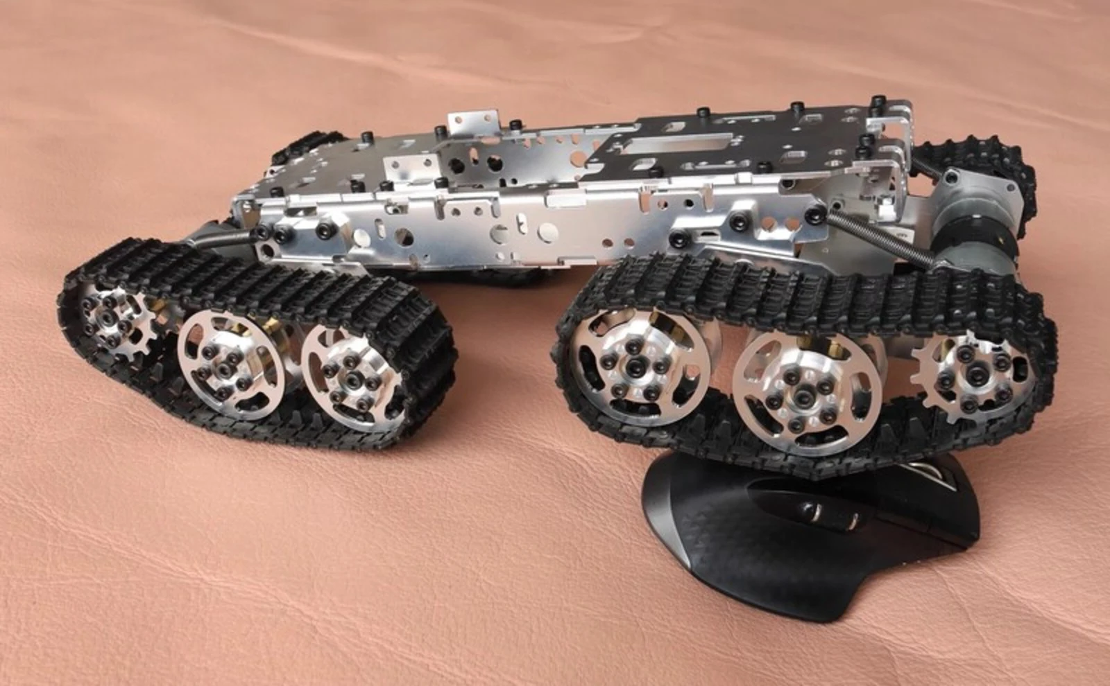 Podwozie robota czołgu STEM z amortyzacją, gąsienicami i silnikiem DC, przezwyciężające przeszkody, samochód do driftu, zestaw DIY, części do zabawek