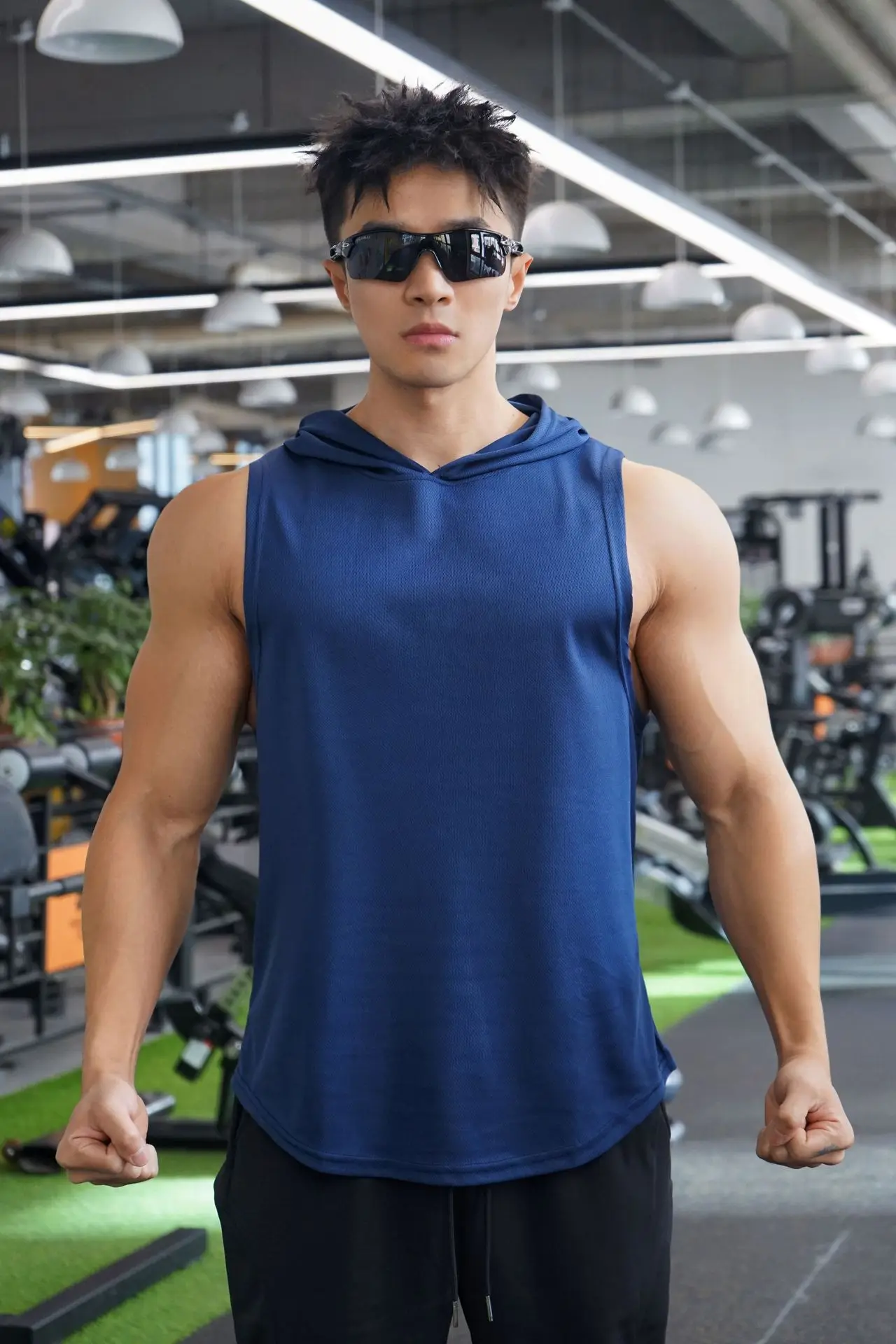 Übermäßiges Schwitzen Sommer Neuer Stil Sport Fitness Atmungsaktives Training Ärmelloses Kapuzen-Mesh Einfarbiges Herren Tanktop Shirt