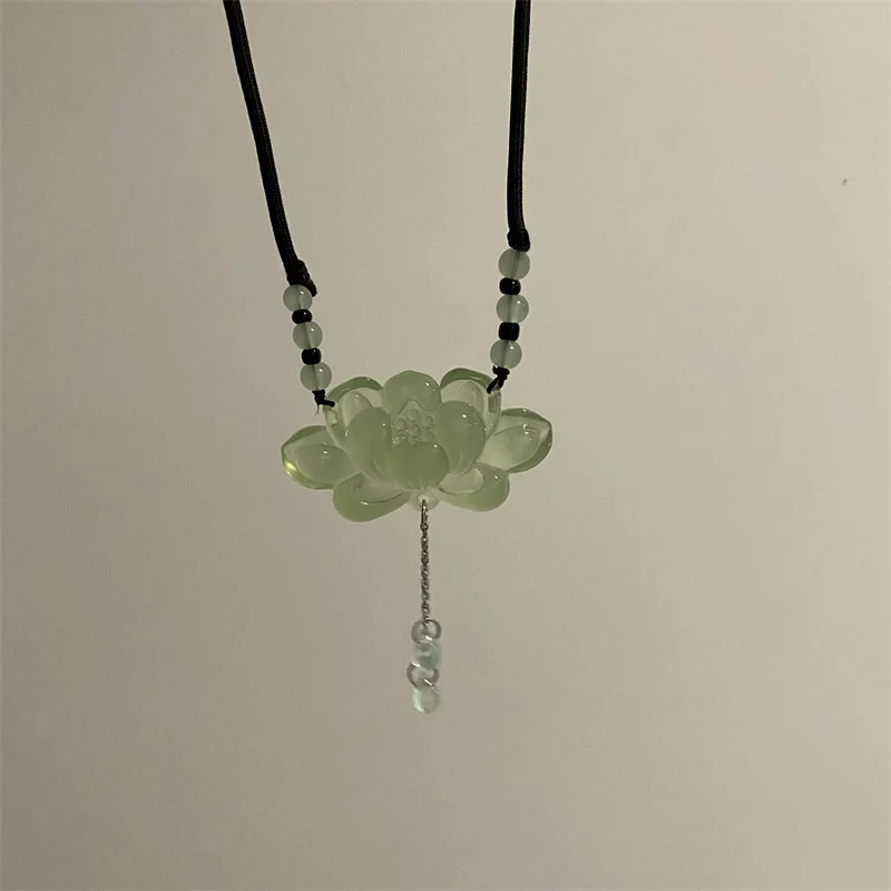 New Chinese style ancient style ice jade lotus pendant necklace 2024 new summer niche high-end Hanfu ancient costume accessories