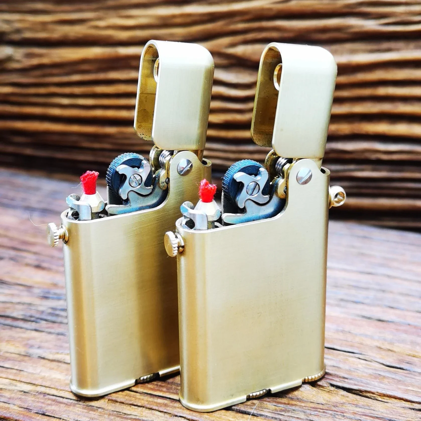 

Classic Hot Wheels Retro Pure Copper Kerosiene Lighter One-piece Press Mechanical Ejection Grinding Wheel Ignition Lighter