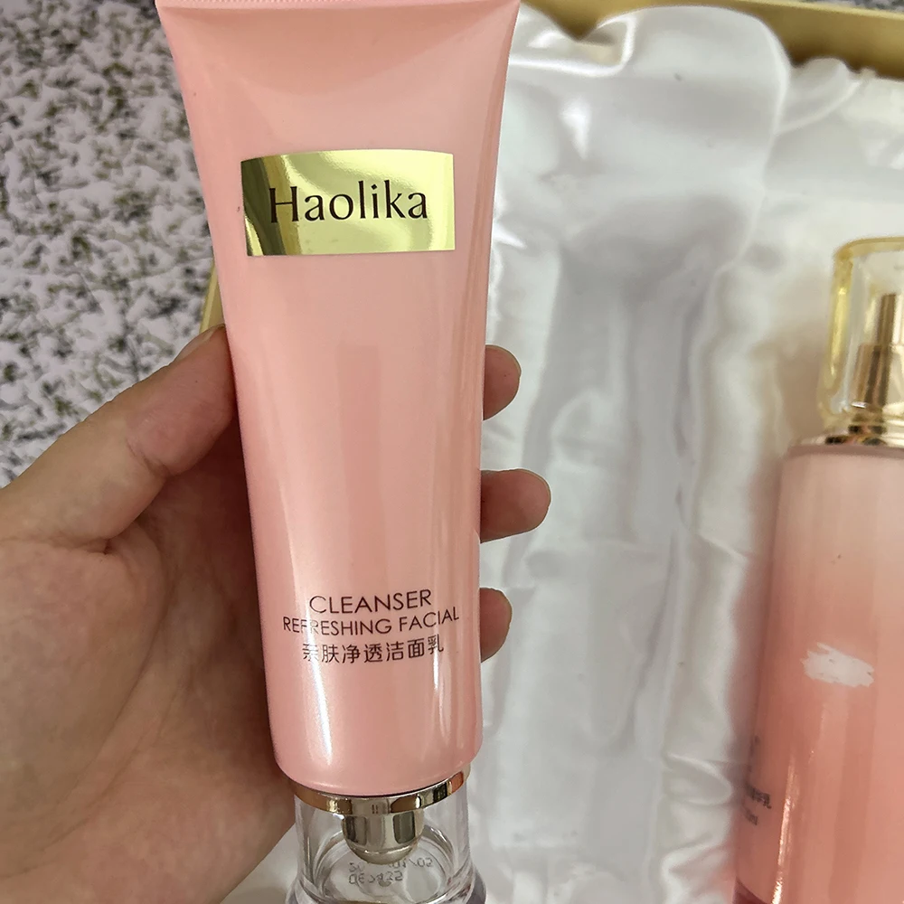 

Women's facial cleanser skincare facial cleansing