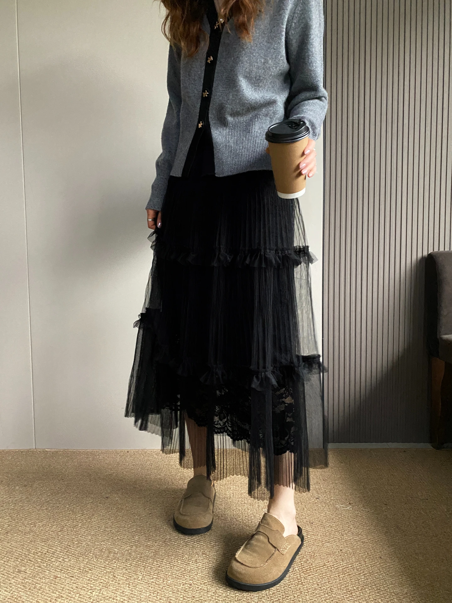 

Женская юбка А-силуэта с высокой талией, кружевной вышивкой, в корейском стиле, для офиса, весенняя новинка, стройнящая модель