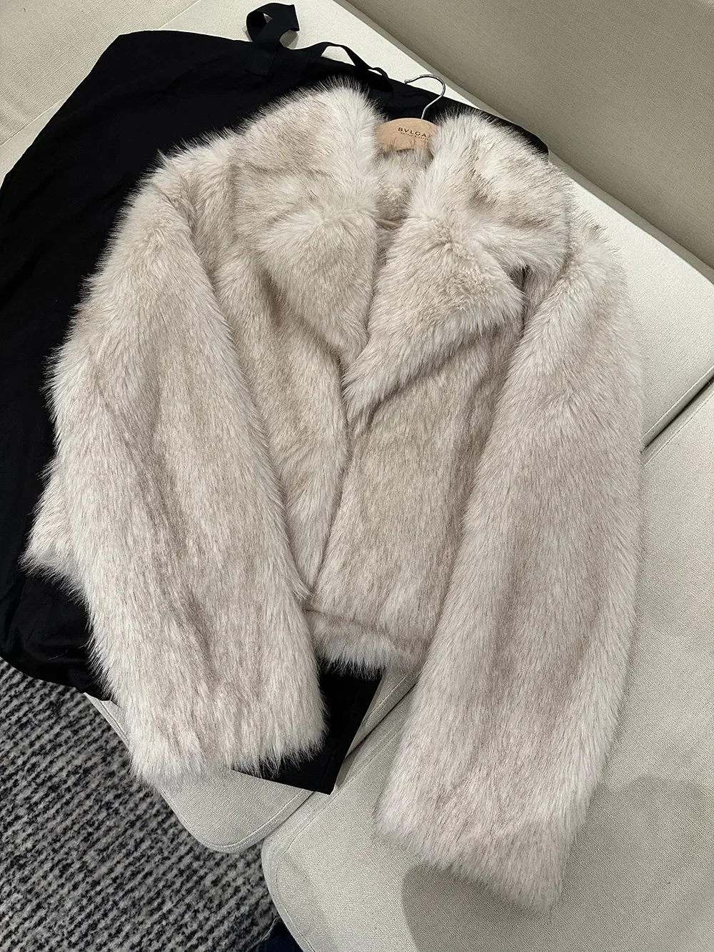 

Gradient Cropped Fluffy Fur Jacket Women Coat 2024 Winter Chic Thicken Faux Fox Fur Coat Outerwear Luxury Brand Fashion Outfit