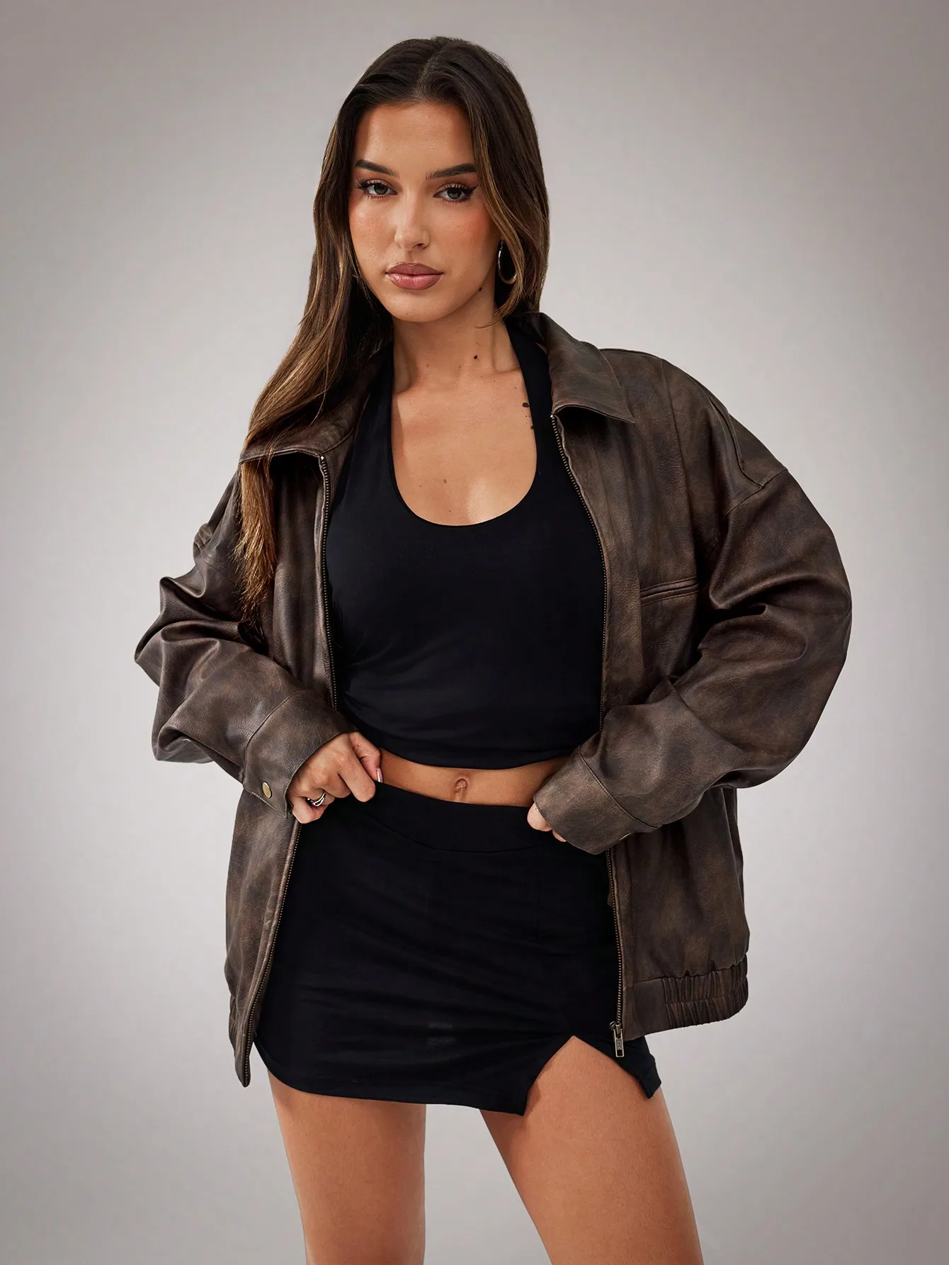 เสื้อแจ็คเก็ตหนังเทียมสีน้ำตาลสไตล์วินเทจสำหรับผู้หญิง พร้อมซิป ทรงหลวม ไหล่ตก เหมาะสำหรับฤดูใบไม้ร่วง/ฤดูหนาว