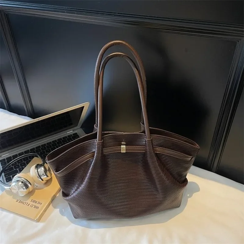 

Luxury Fashion Simple Diaper Bags For Women Minimalist Classic Crossbody Bag Elegant Leather Commuter Bag Best Superstar Show