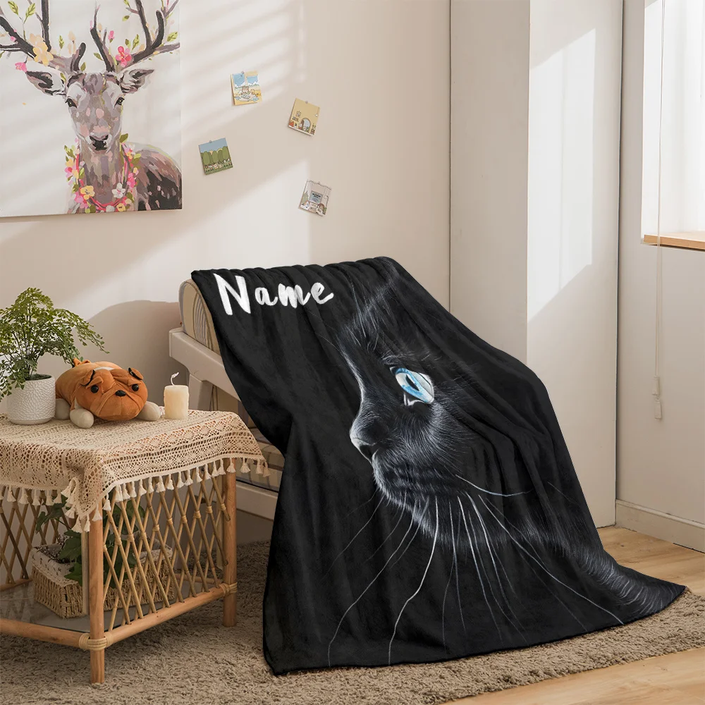 Couverture en flanelle de chat noir personnalisable, style de charme de nom personnalisé, thème fantastique, résistante aux déchirures, tricotée toutes saisons