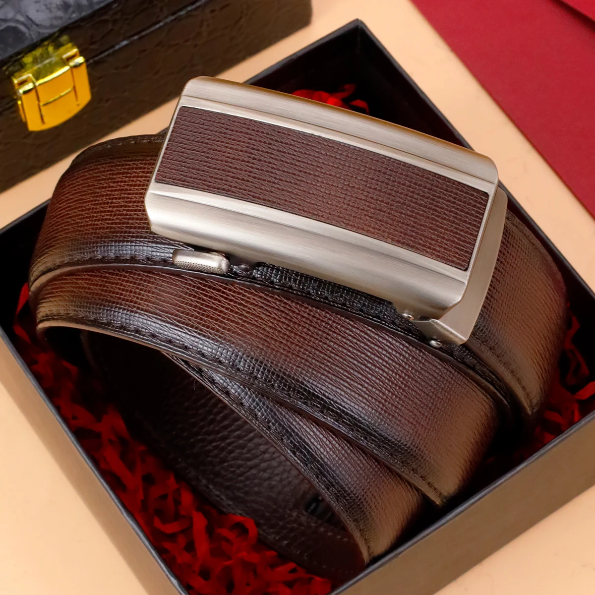 حزام جلد PU بسيط للأعمال للرجال، تصميم بإبزيم تلقائي، اختيار مثالي للهدايا لجميع المناسبات، إكسسوار متين وأنيق