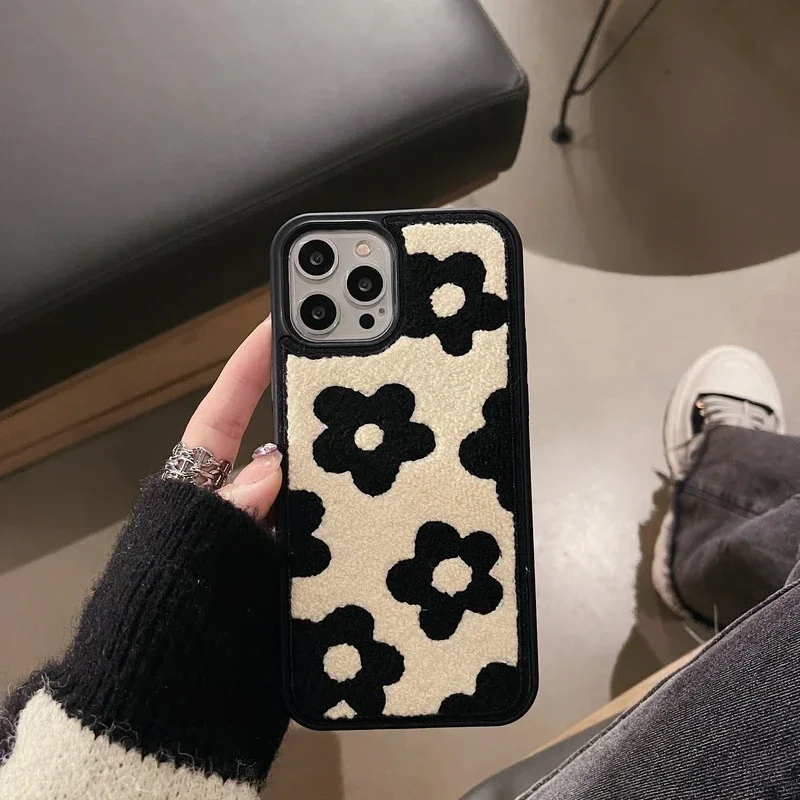 Korean Retro Fuzzy Plush Flowers Pattern Phone Case For iPhone 16 15 14 11 12 13 Pro Max  Cases Winter Soft Shockproof Cover