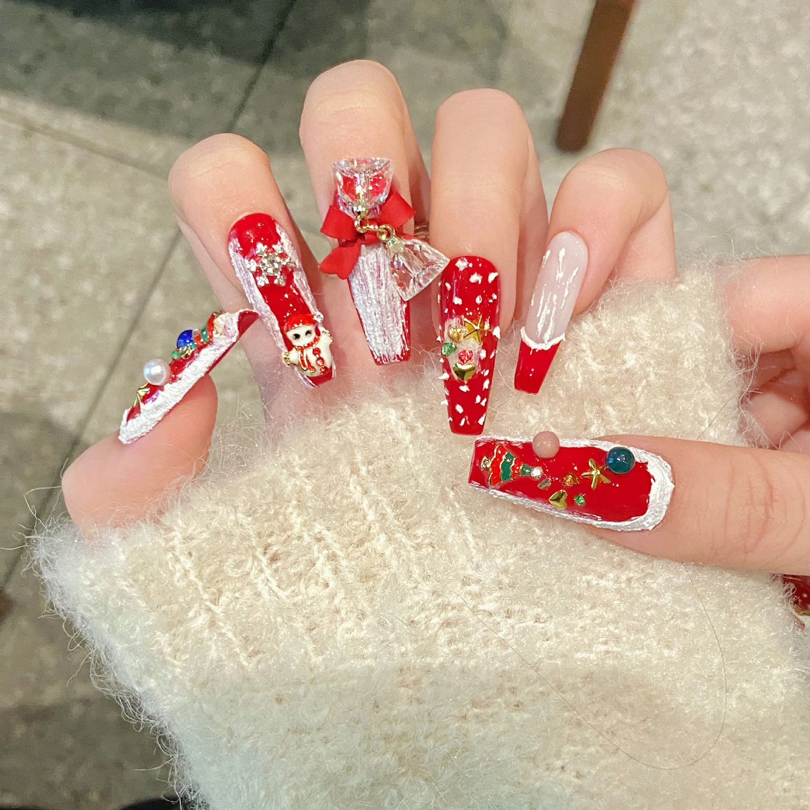 Christmas Red False Nails with Bell Decor Chip-Proof Smudge-Proof Fake Nails for Shopping Traveling Dating