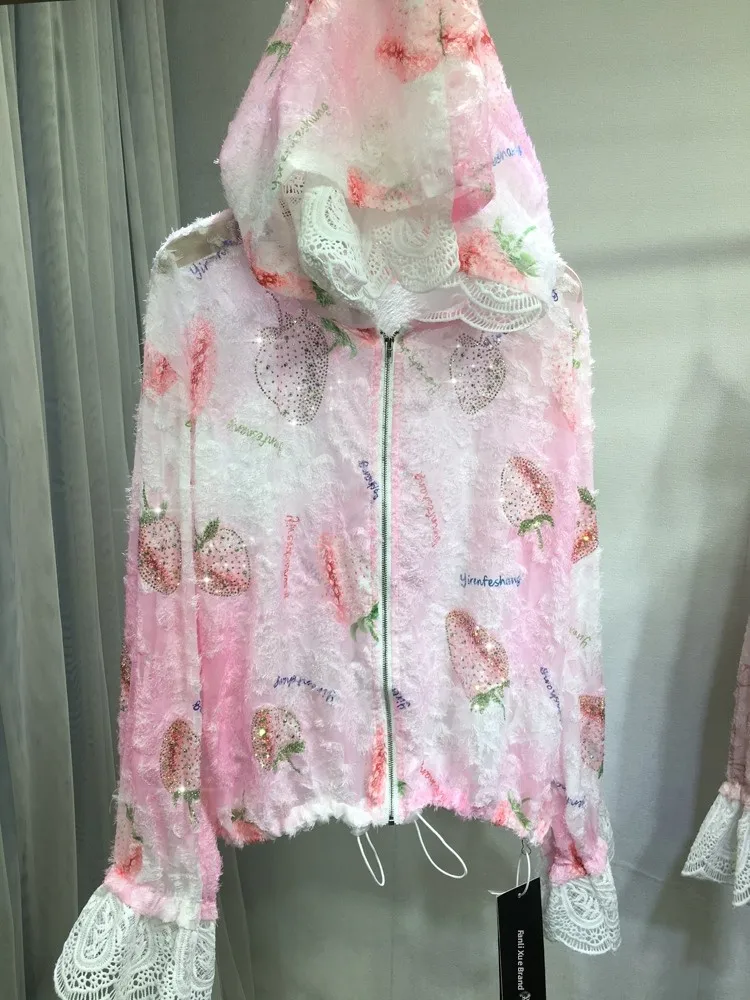 Casaco curto f leve e respirável com renda de morango, estilo verão, com detalhes brilhantes de diamantes e caimento s...