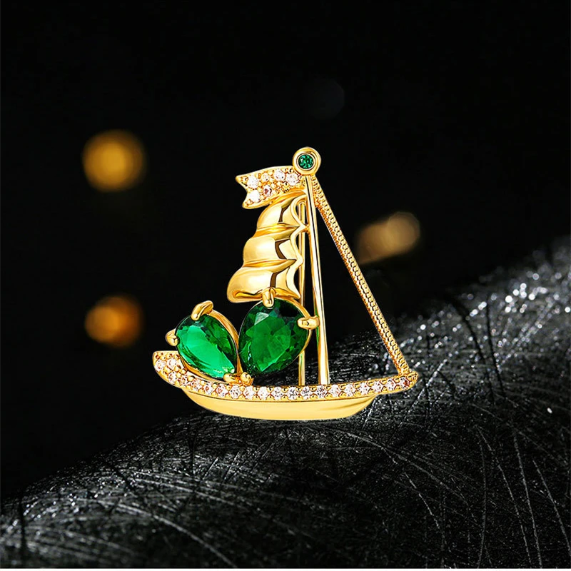 SKEDS Exquisite Women Men High Quality Green Rhinestone Ship Badges Pins Fashion Shiny Boutique Decoration Brooches Lapel Pin