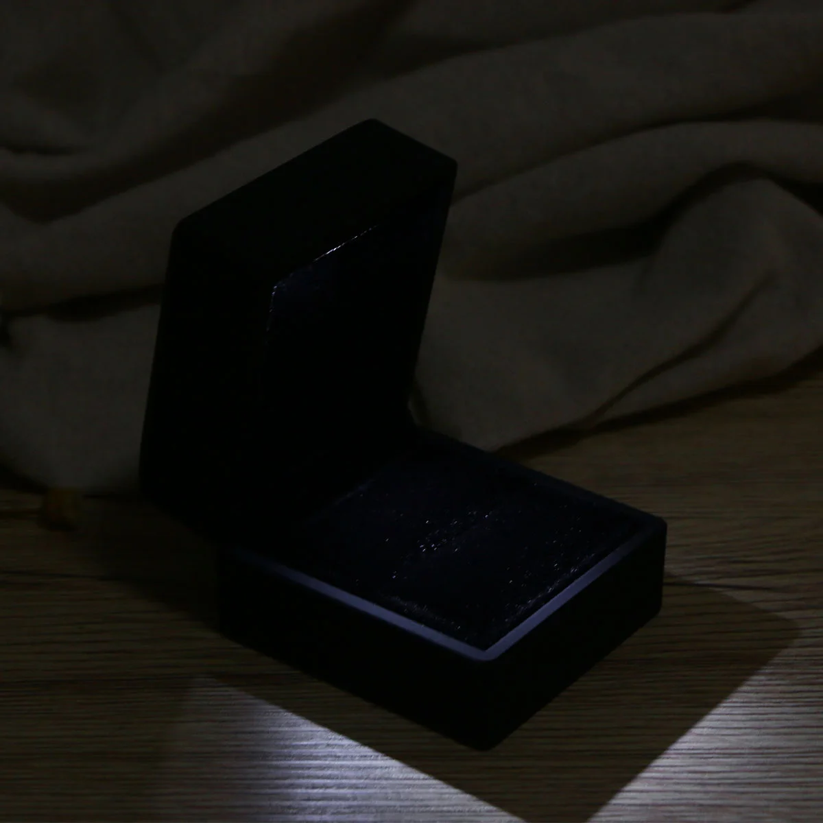 

1Pcs Wedding Ring Gift Box Portable ABS LED Lighting Jewelry Case Romantic Proposal Storage Black Wedding Ring Box