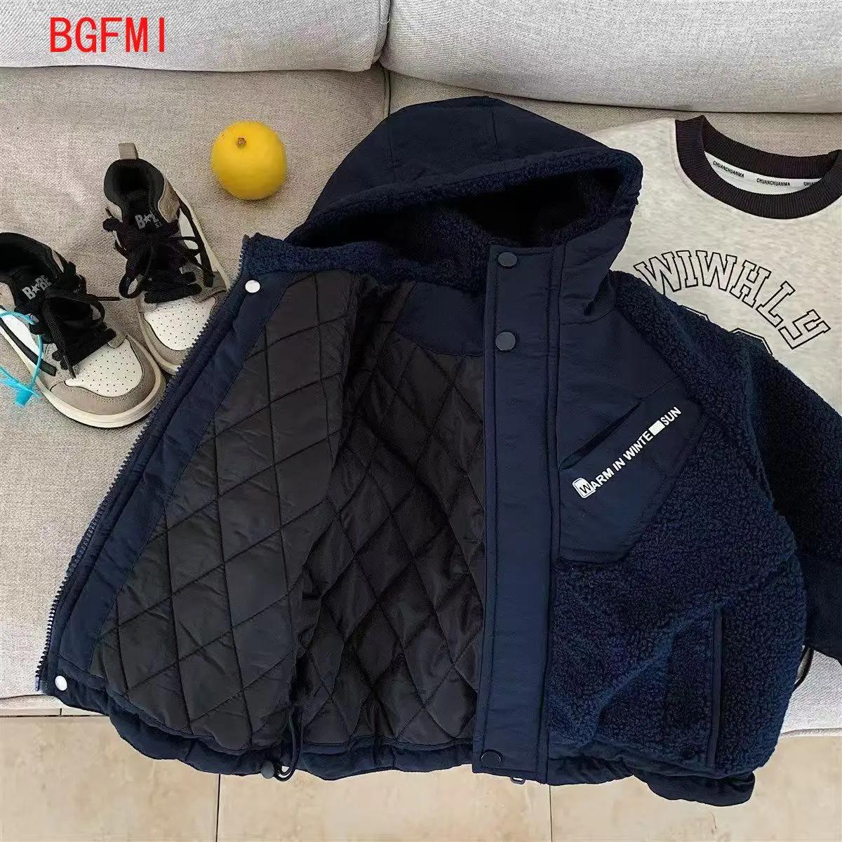 Jungen Patchwork Baumwolljacke 2026 Winterkleidung Baby Dicke Synthetische Lammwolle Kapuzenmantel für Kinder Warmer Baumwoll-Überzieher