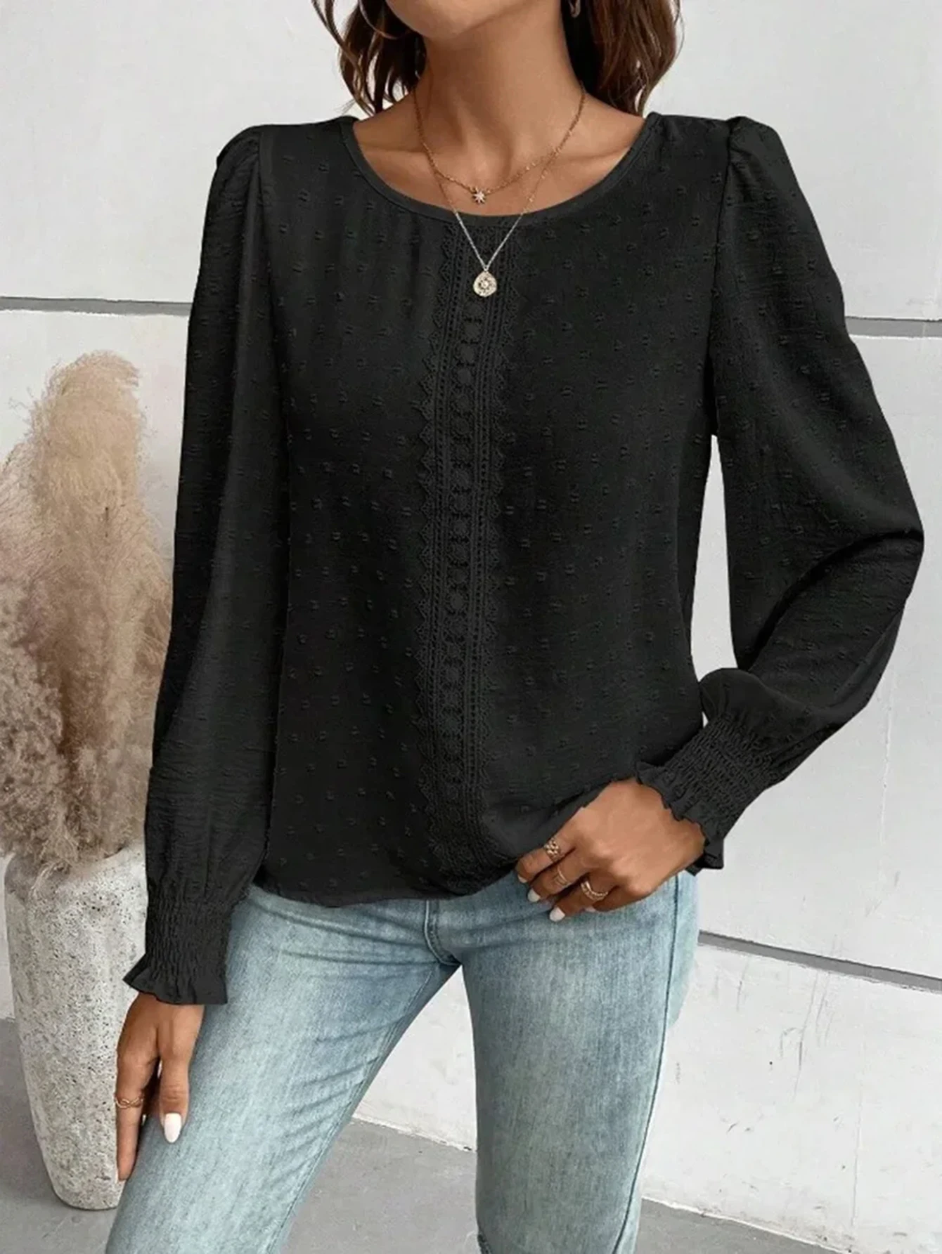 

Осенние рубашки 2025 г., женские повседневные однотонные кружевные жаккардовые рубашки с длинными пышными рукавами и круглым вырезом, повседневные базовые рубашки