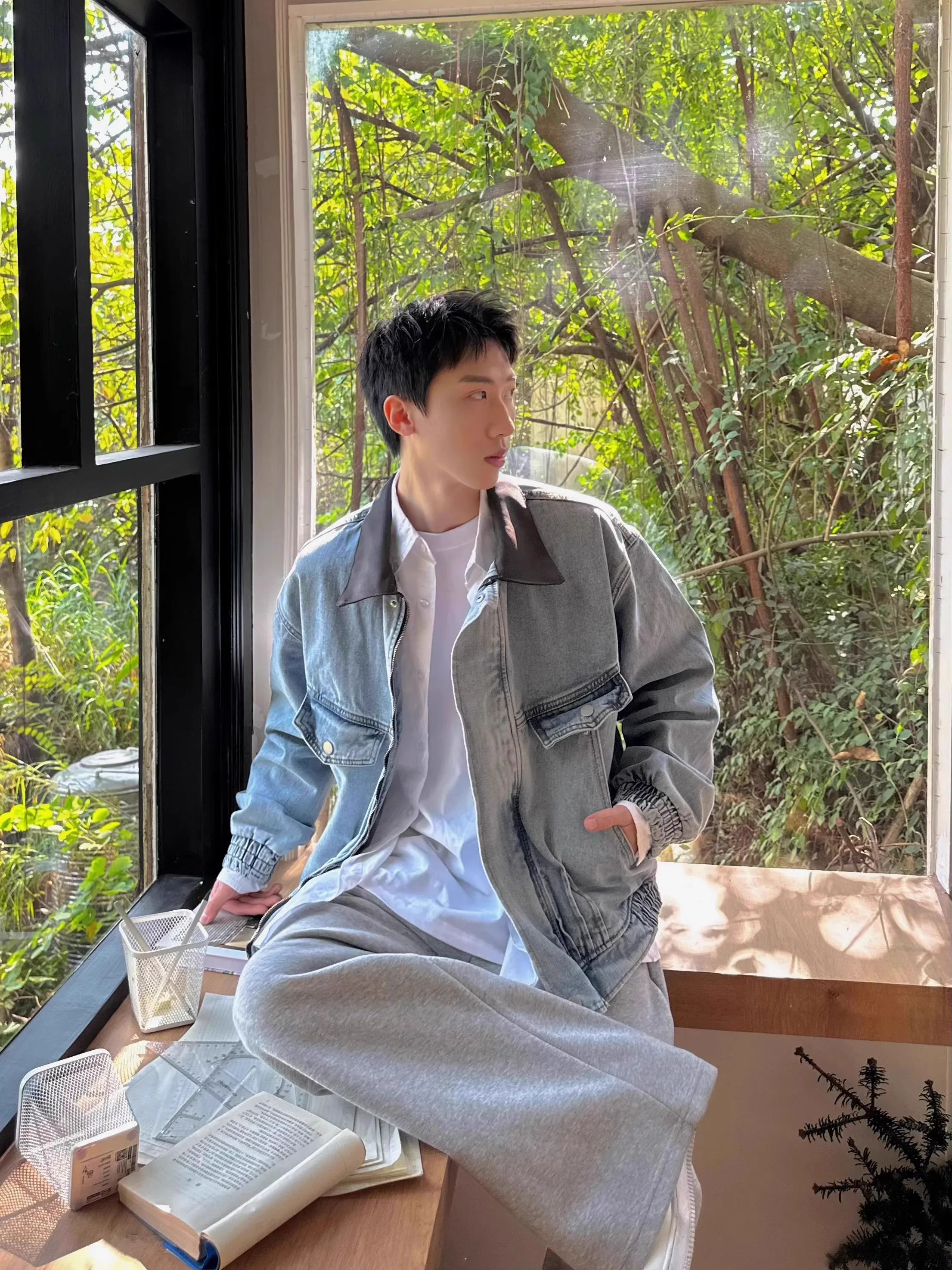 

Ретро-джинсовая куртка в американском стиле, свободная повседневная верхняя одежда для мужчин и женщин, весна-осень, с кожаным воротником, модная, в стиле пэчворк