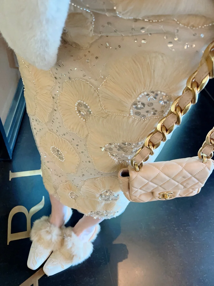 

Элегантная облегающая юбка-карандаш с пайетками и романтическим цветочным принтом от MAVIS LEUNG для женщин