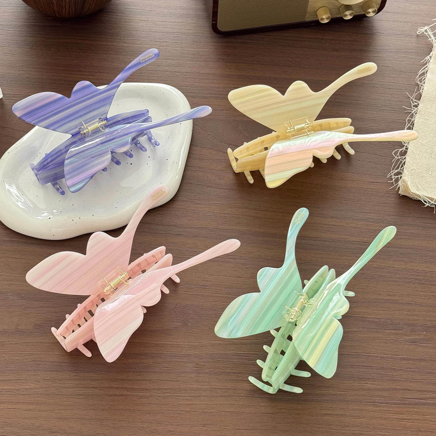 

Dowell Extra-large Acetic Acid Gripper Three-dimensional Butterfly Hairpin, A High-end And Light Luxury Hairpin