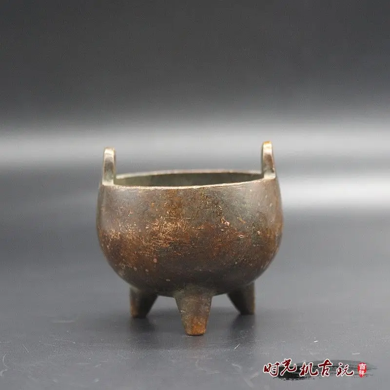 

Miscellaneous antique Qing Dynasty three-legged binaural incense burner crafts