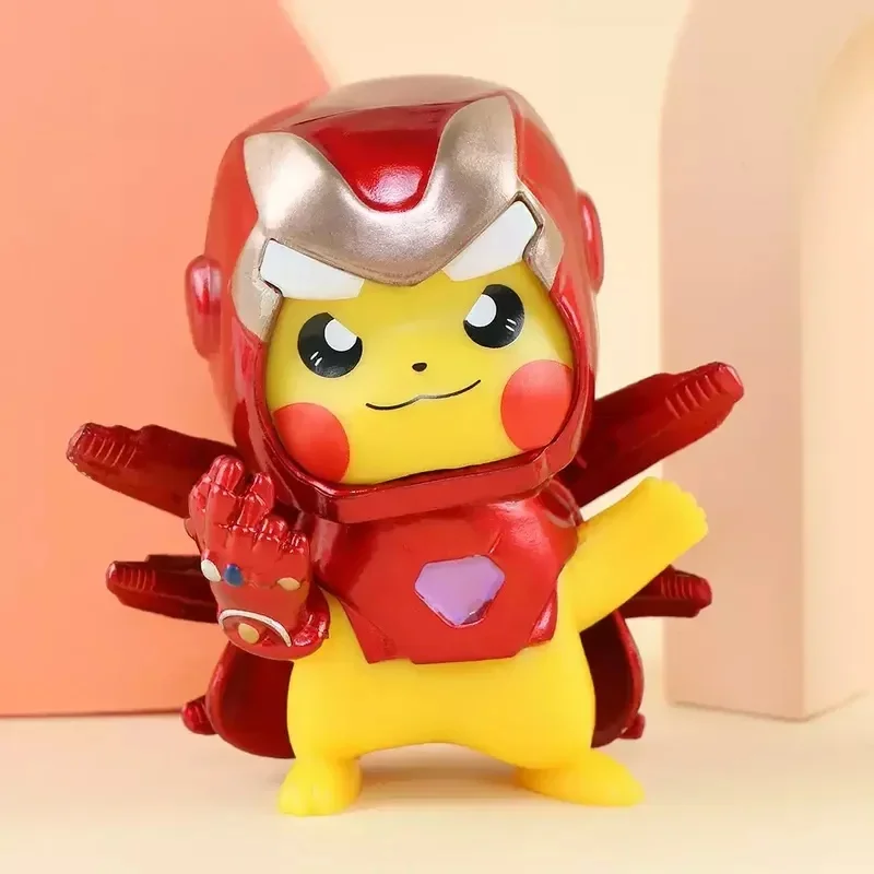 Nieuwe op voorraad Pikachu Cos Iron Man en Deadpool-serie Trendy beeldjes Modellen Decoratief ornament Speelgoed Collectible Gift