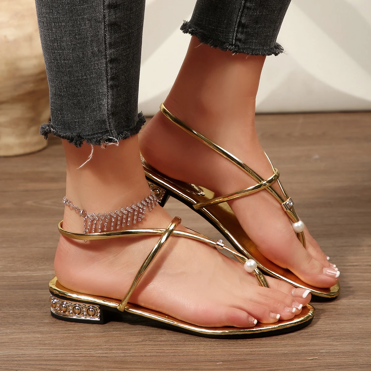 2025 New Women Sandals Fashion Elegant Shoes Crystal Luxury Ladies Slippers Summer Rhinestone Slides Women Trend Fashion Sandals