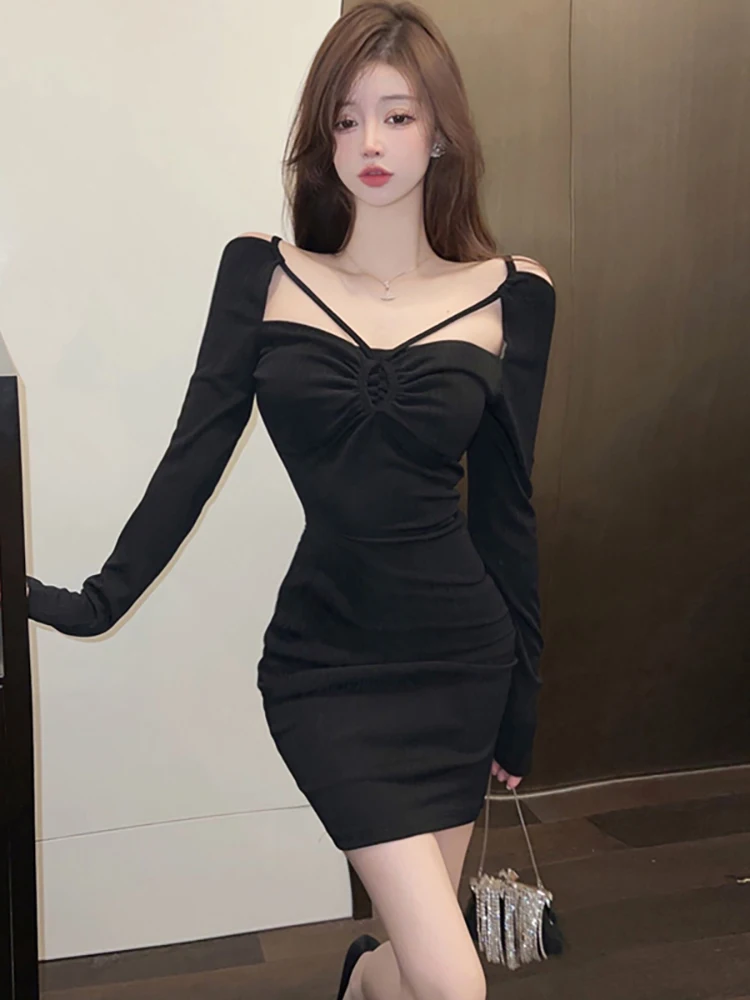 فستان خريف وشتاء أسود مطوي بياقة مربعة مثير للنوادي فستان هيبورن كوري عتيق 2025 فساتين حفلات ضيقة أنيقة