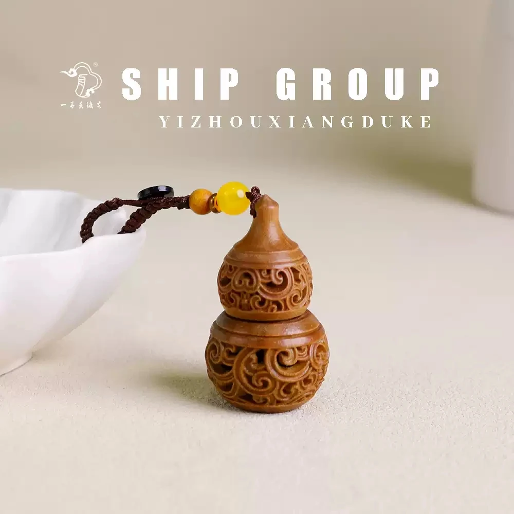 sachet-pendentif-au-cou-de-gourde-en-bois-de-santal-vert-–-style-neo-chinois-unique-fait-a-la-main-tisse-a-la-main-et-sculpte-petit-cadeau