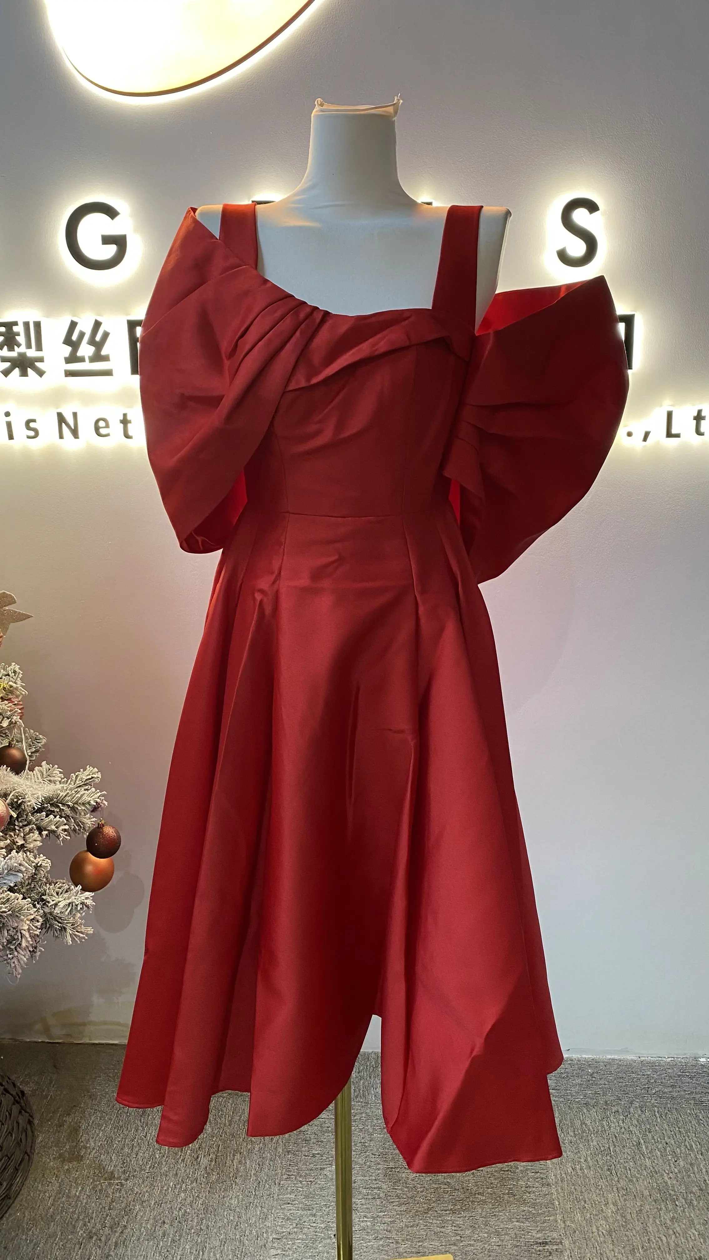 

2025 Red Backless Bow Pleated Evening Gown for Women, Elegant and Sexy Dress-GZXX149