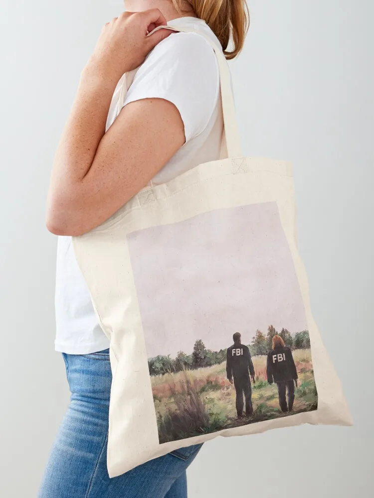 

Mulder and Scully in FBI Jackets in Field The X Files Tote Bag canvas shopping bag Shopper handbag cute tote bag