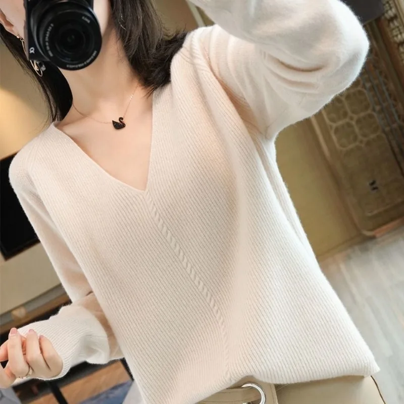 

2024 Autumn New V-neck Outfit Basics Women's Loose Lazy Style Inner Wear Commuter Versatile Solid Color Knitted Pullover