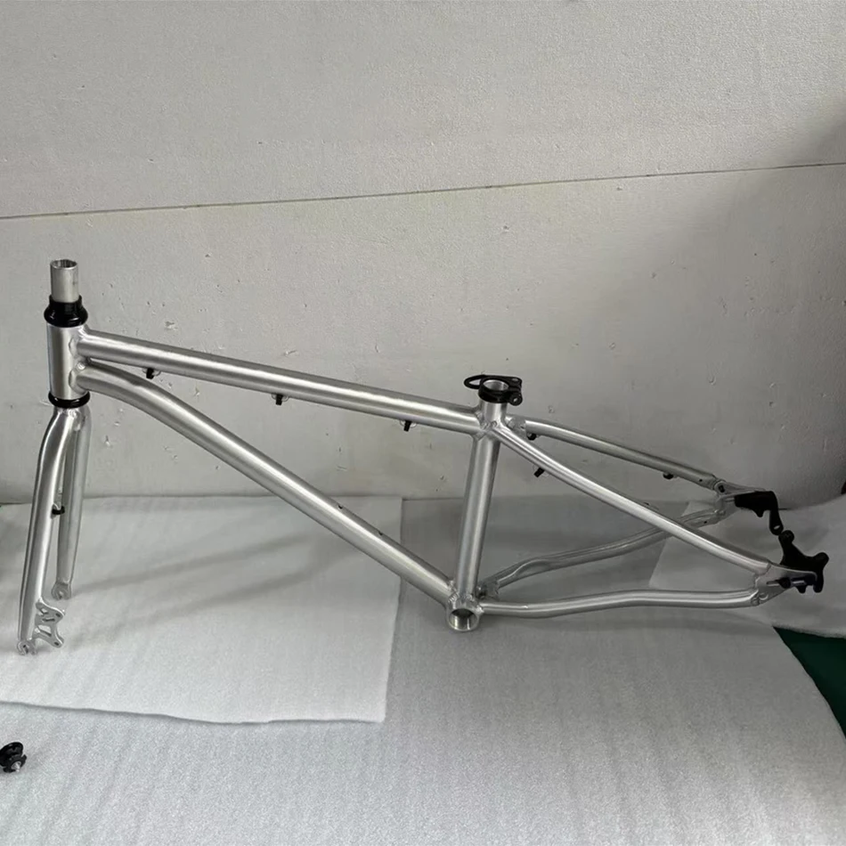 24-Zoll-Fahrradrahmenset mit Scheibenbremse und Vorderradgabel/Lager-Headset/Sitzrohrklemme O. L.D 100 mm-135 mm Fahrradrahmen aus Aluminiumlegierung