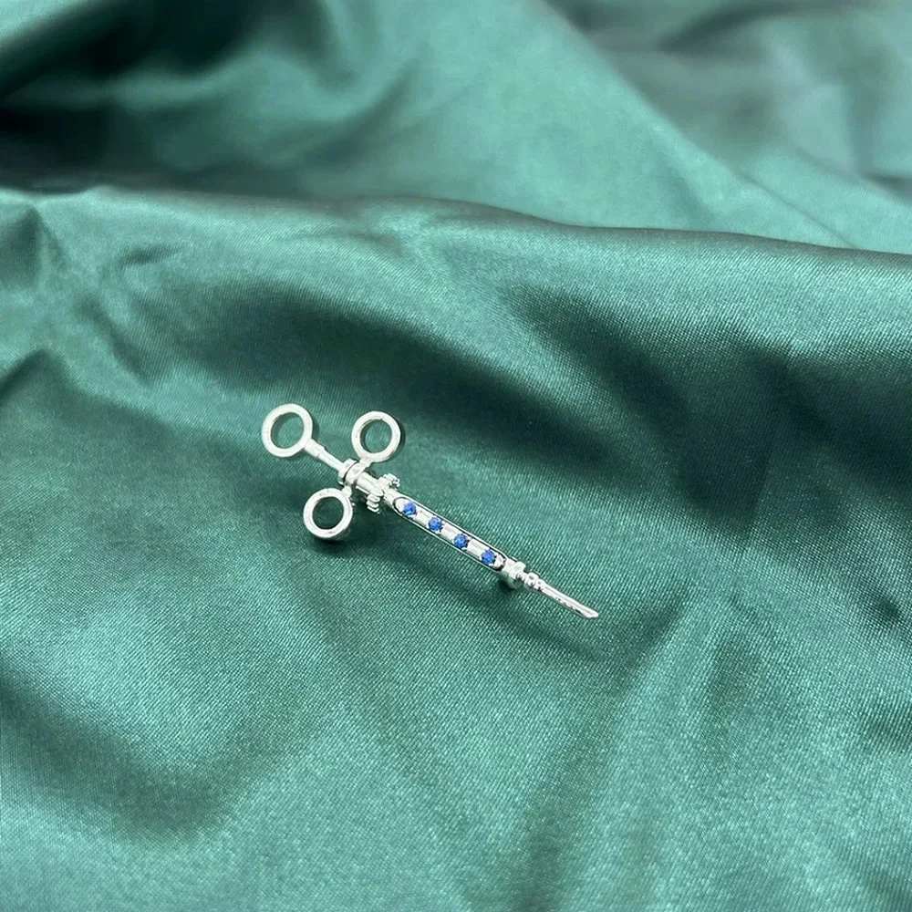 Fashion medical equipment syringes metal brooches clothing accessories