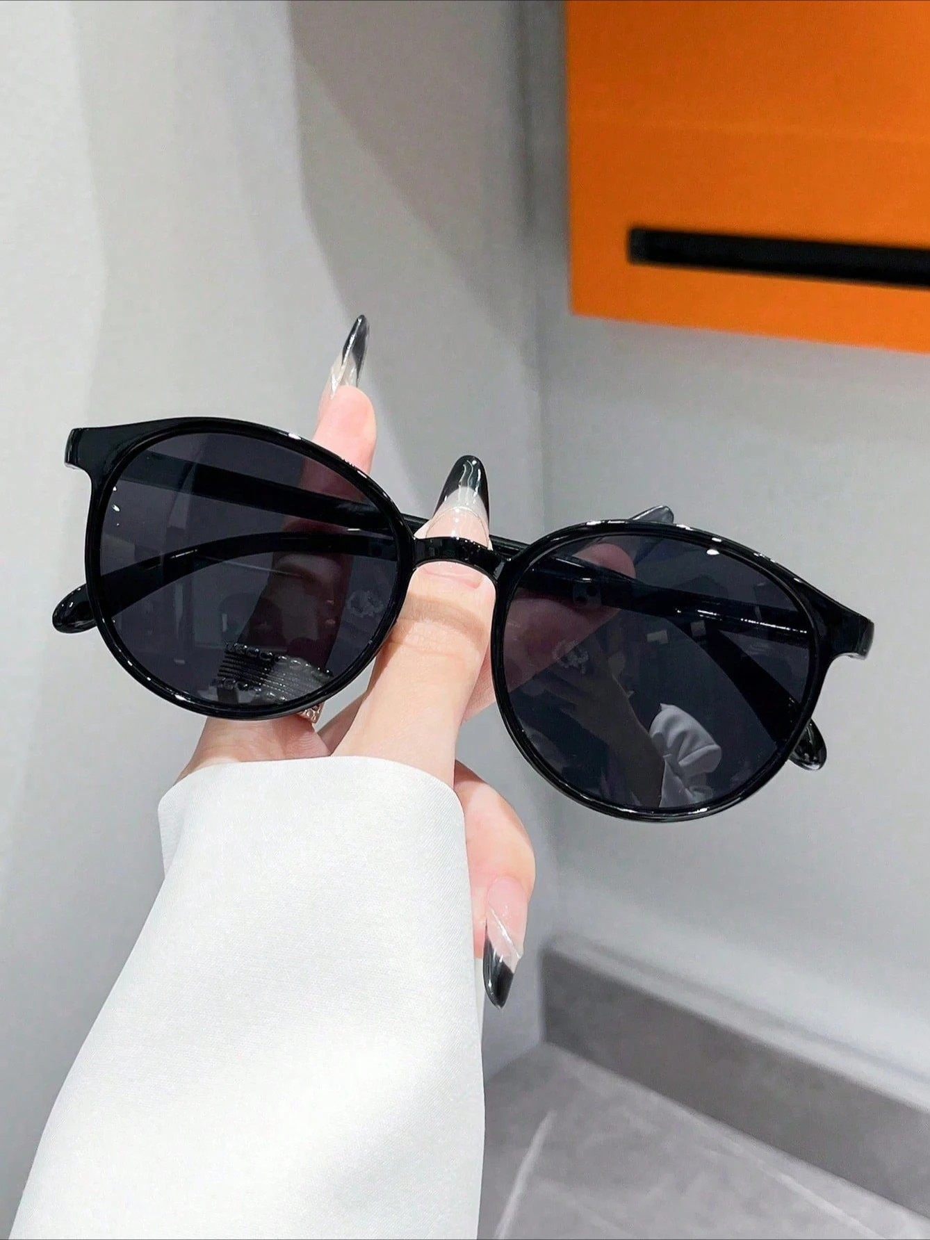 نظارات شمسية كلاسيكية كلاسيكية مستديرة عصرية للجنسين للقيادة والسفر مع حماية من الأشعة فوق البنفسجية