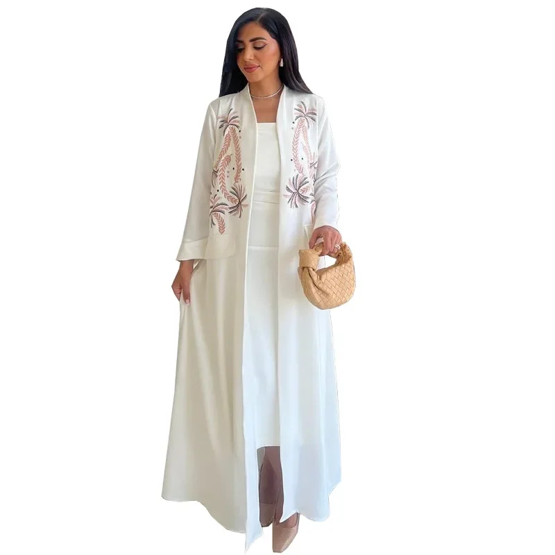 Mode moderne brodé nouvelles femmes musulmanes moyen-orient Abaya veste blanc élégant Abaya Robe Cardigan
