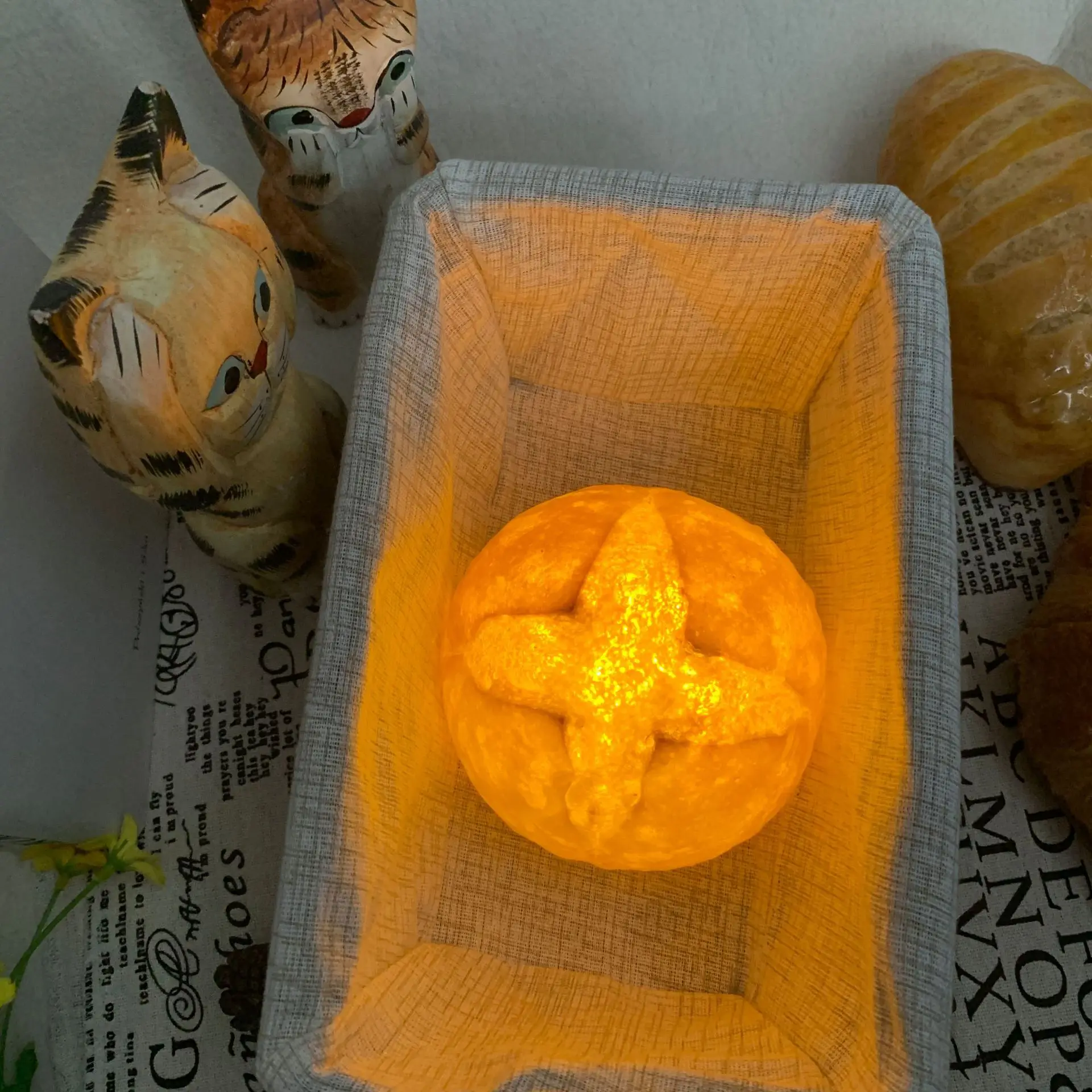 Artifical Croissant Bread Light Atmosphere Lamp LED Bread Lamp LED Night Light Cake Shop Decoration Great Gift