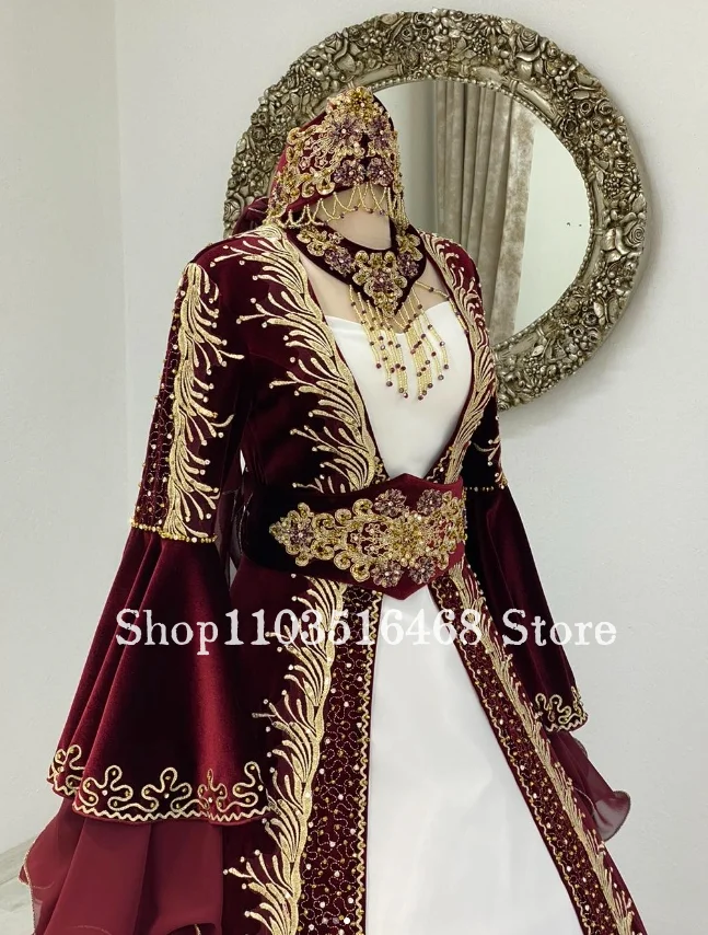 Burgundy Middle Eastern Wedding Dress with Placket Long Sleeve Luxurious Gold Applique Lace Arabian Bridal Gown Robes De Soirée